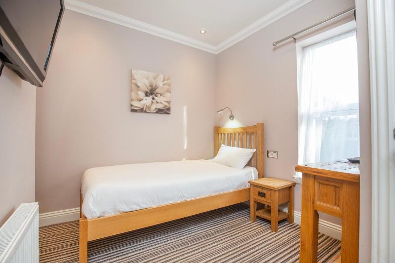 Single Room image 3