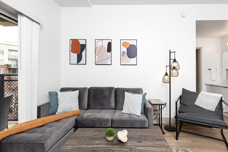 The Hornet - Cozy and Spacious 3BR - Free Parking - Views - 2 Mins to Stadium - image 14