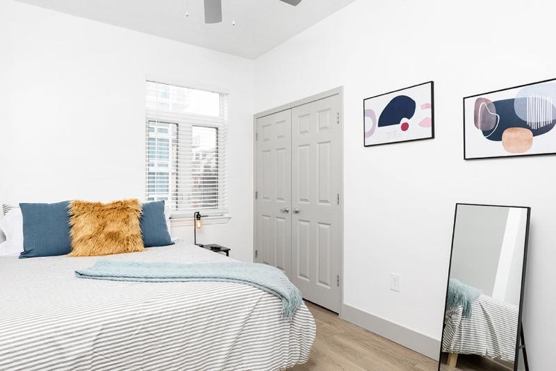 The Hornet - Cozy and Spacious 3BR - Free Parking - Views - 2 Mins to Stadium - image 13
