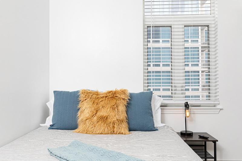 The Hornet - Cozy and Spacious 3BR - Free Parking - Views - 2 Mins to Stadium - image 16