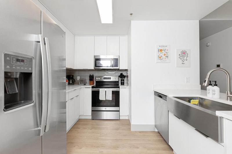 The Hornet - Cozy and Spacious 3BR - Free Parking - Views - 2 Mins to Stadium - image 15