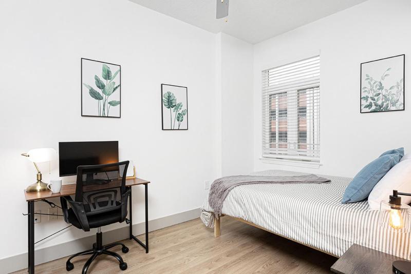 The Hornet - Cozy and Spacious 3BR - Free Parking - Views - 2 Mins to Stadium - image 11