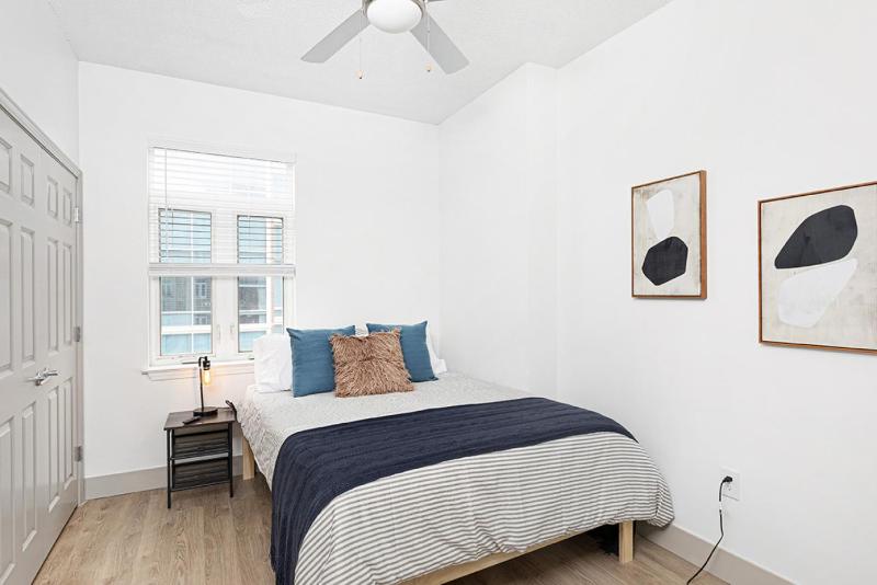 The Hornet - Cozy and Spacious 3BR - Free Parking - Views - 2 Mins to Stadium - image 34