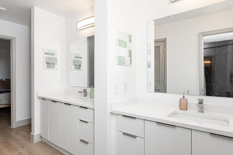 The Hornet - Cozy and Spacious 3BR - Free Parking - Views - 2 Mins to Stadium - image 5