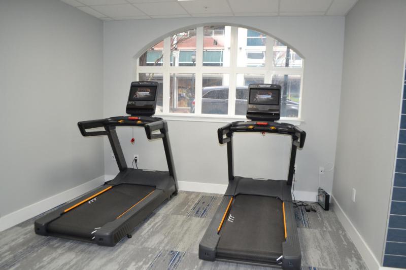 The Hornet - Cozy and Spacious 3BR - Free Parking - Views - 2 Mins to Stadium - image 18