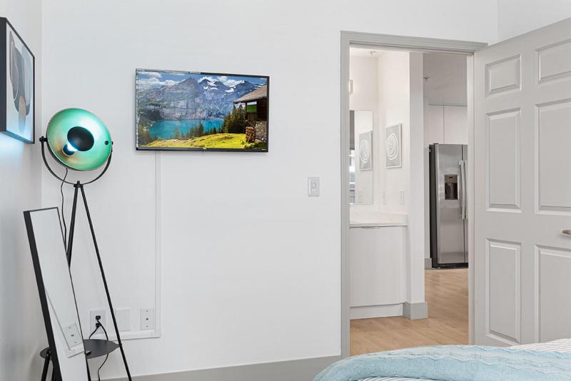 The Hornet - Cozy and Spacious 3BR - Free Parking - Views - 2 Mins to Stadium - image 24