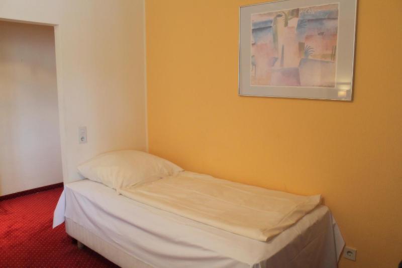 Quadruple Room image 2