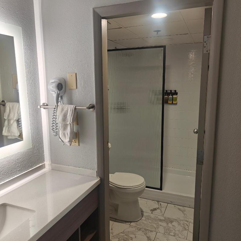 King Room image 3
