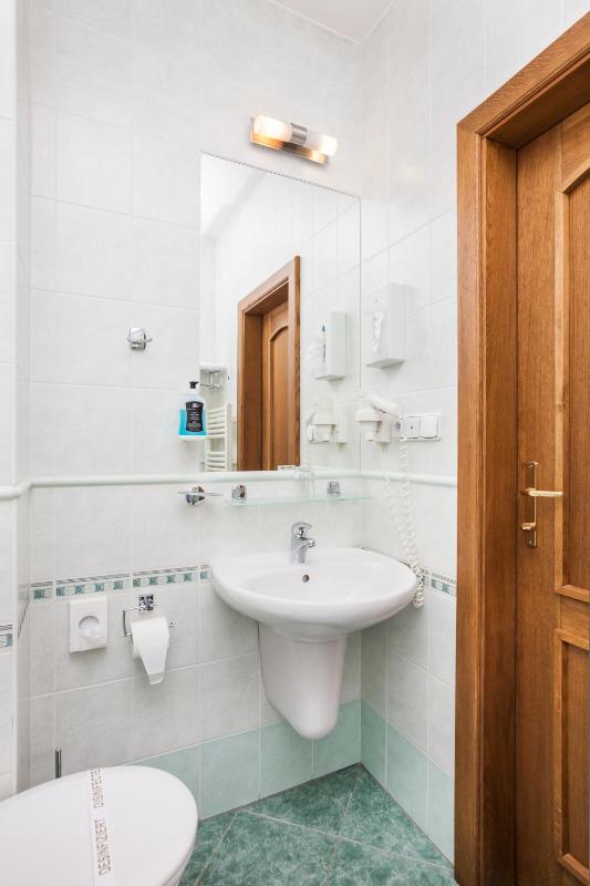 Double or Twin Room image 3