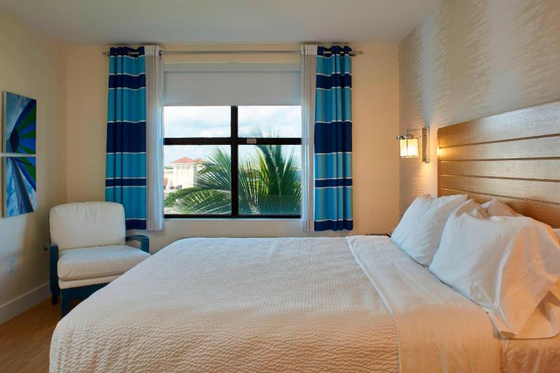 King Suite with Harbor View image 3