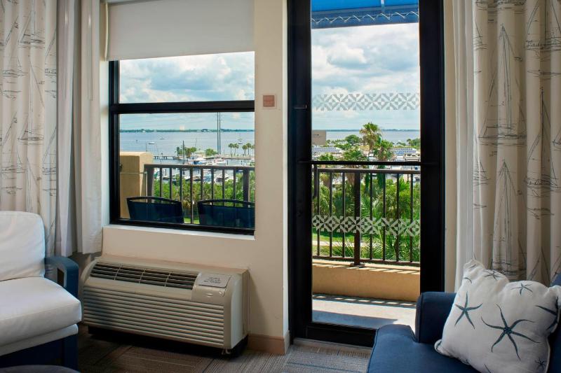Two Queen Suite with Balcony - Water View image 3