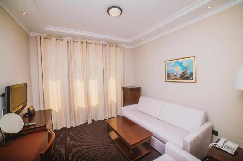 Superior Suite image 3