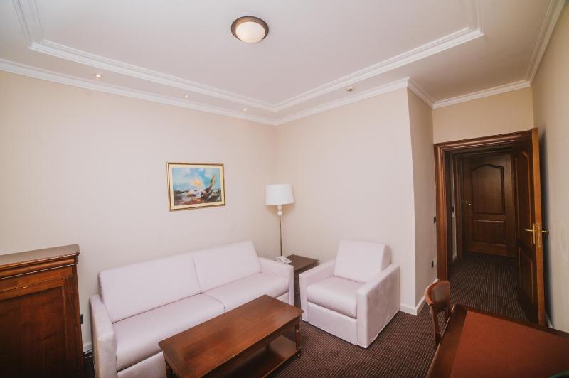 Superior Suite image 2