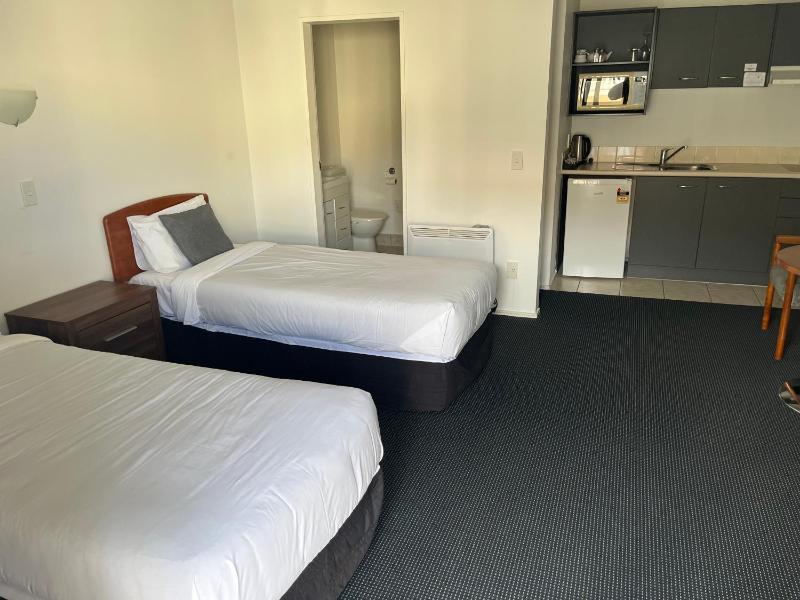 Twin Room image 2