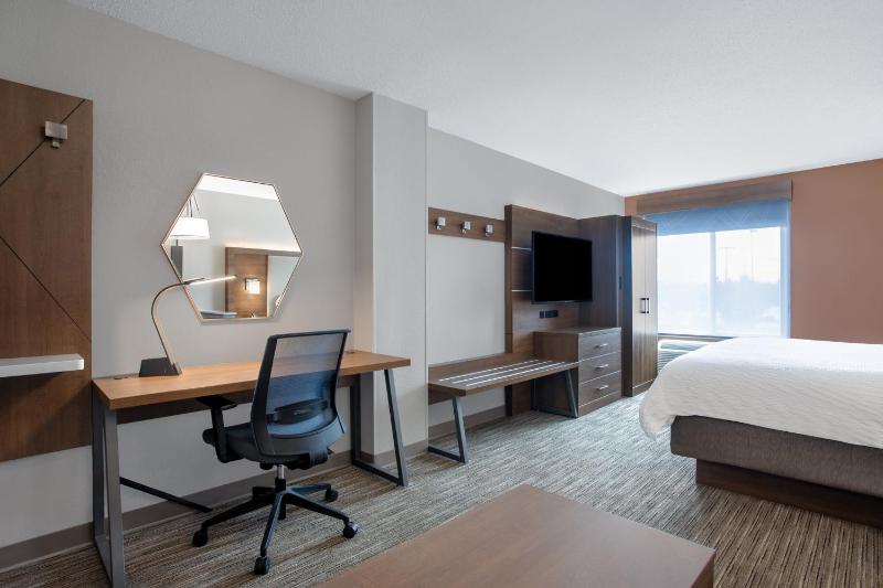 Standard King Room with Sofa Bed image 2