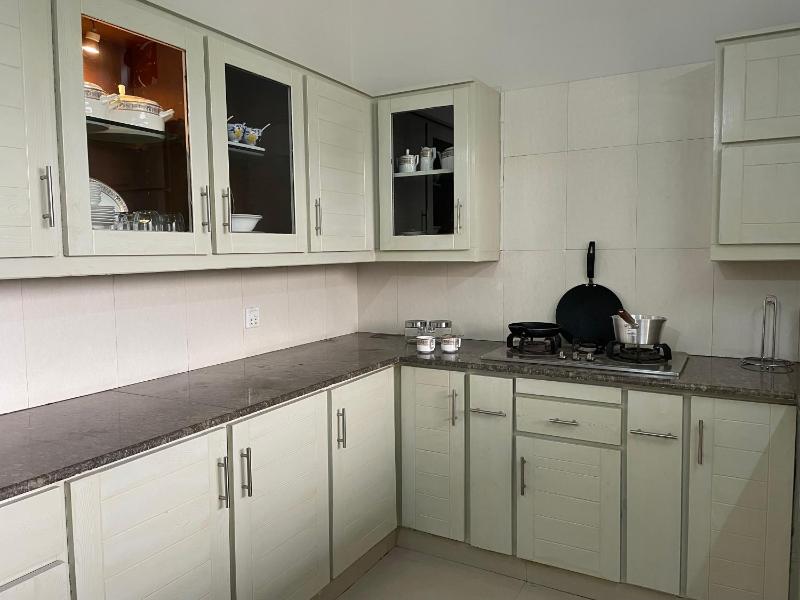 Family Friendly 2-Bedroom Home Upper Portion with Parking - image 7