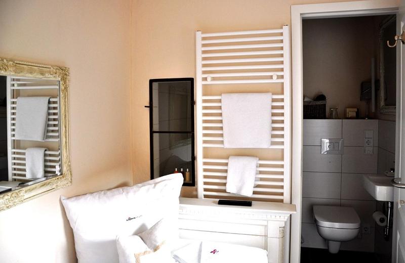 Small Single Room image 1