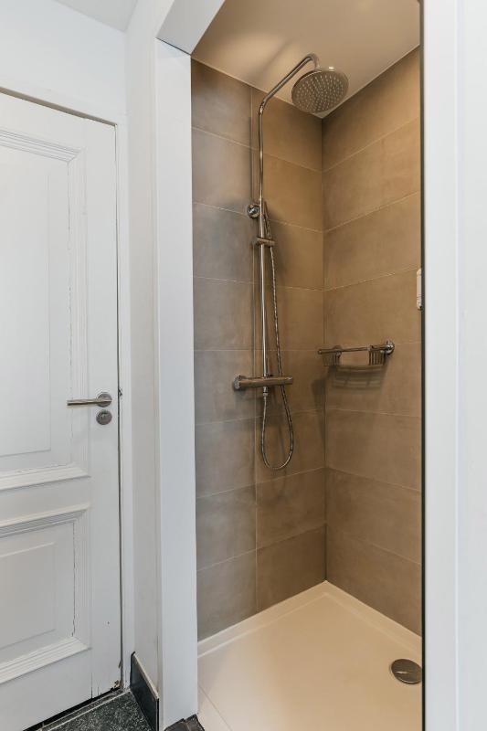 Deluxe Family Suite image 3