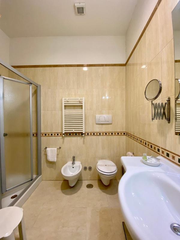 Junior Suite with Balcony image 4
