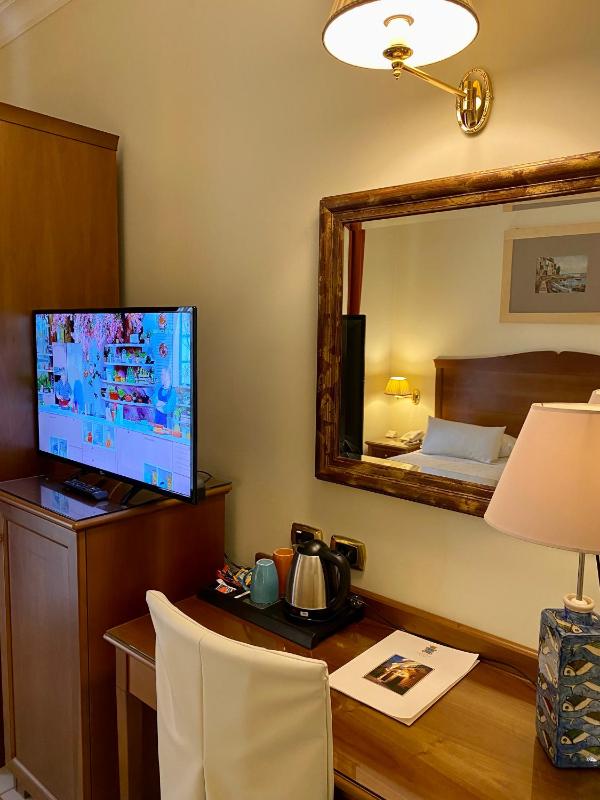 Double or Twin Room with Balcony image 2