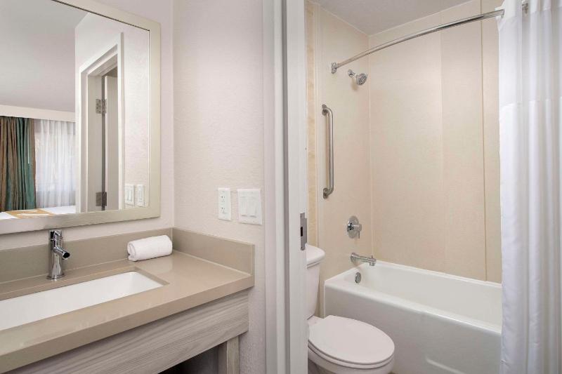 Double Room image 2
