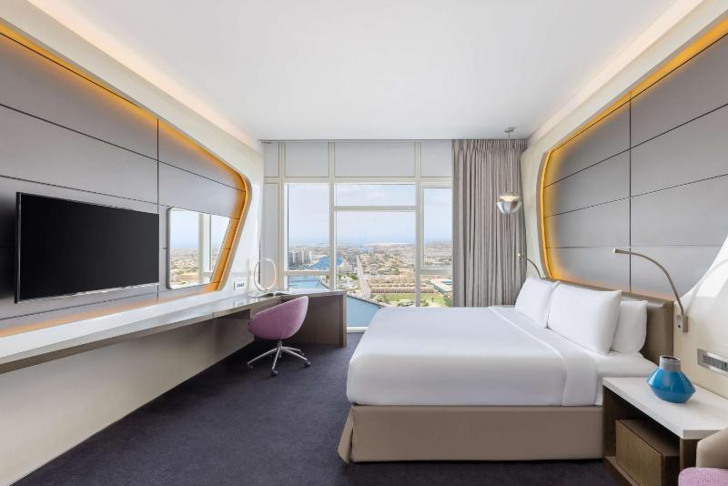 King Deluxe Room with Canal View image 3