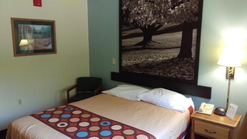 Queen Room - Disability Access/Non-Smoking image 2