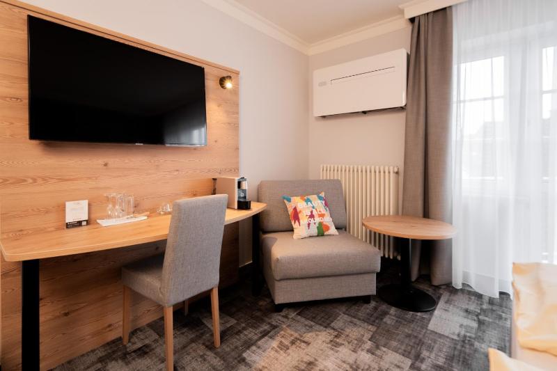 Superior Double or Twin Room image 3