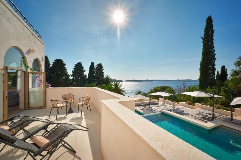 Executive Suite - Sea and Pool View with a Terrace - Ground Floor image 1