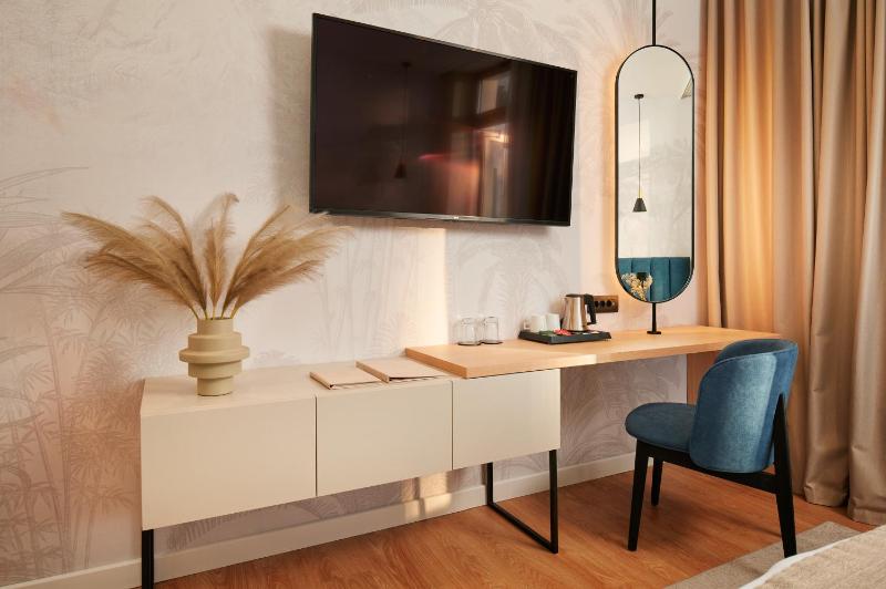 Premium Double or Twin Room with Sea and Pool view with a Balcony - Ground Floor image 3