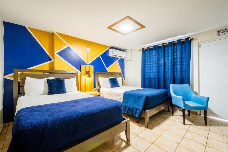 Quadruple Room with Balcony image 3