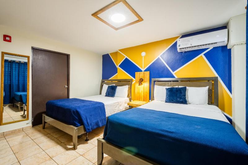 Quadruple Room with Balcony image 2
