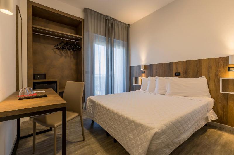 Quadruple Room with Sea View image 2