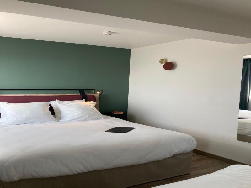 Room with One Double Bed and One Double Sofa Bed image 3