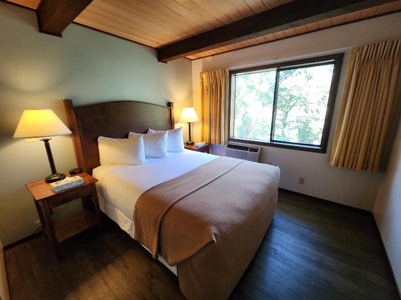 Premium, 1 King Bed, 1 Queen Bed, Fireplace, River view Kitchenette (No Pets) image 4
