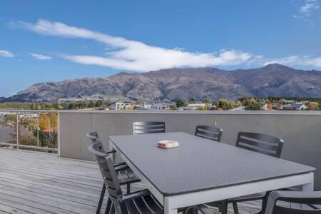 Wanaka 'Mount Iron Edge' with Mountain Views - image 6