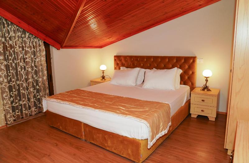 Double Room with Balcony and Sea View image 3