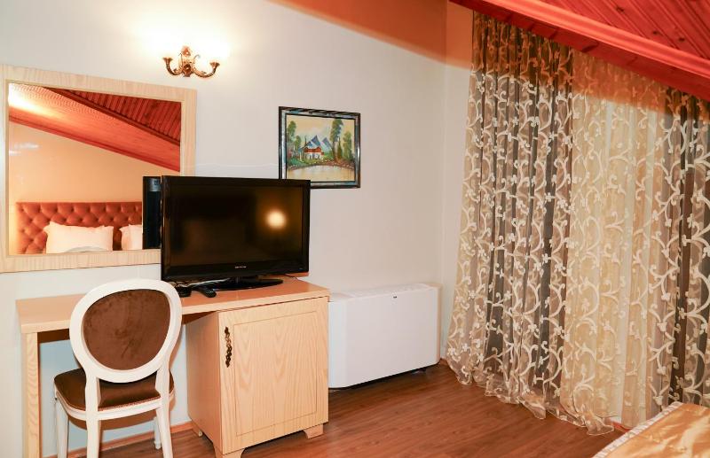 Standard Double Room with Mountain View image 1