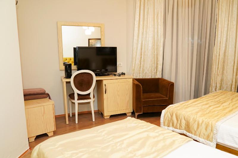 Suite with Sea View image 3