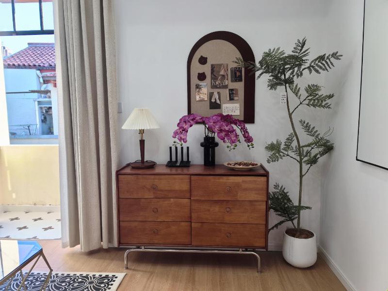 Shanghai Hills & Zinn Sunshine BnB with Balcony Near Metro Line1 Changshu rd - image 11