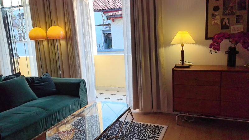 Shanghai Hills & Zinn Sunshine BnB with Balcony Near Metro Line1 Changshu rd - image 8