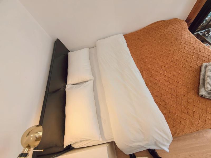 Shanghai Hills & Zinn Sunshine BnB with Balcony Near Metro Line1 Changshu rd - image 15