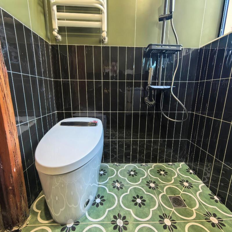 Shanghai Hills & Zinn Sunshine BnB with Balcony Near Metro Line1 Changshu rd - image 4