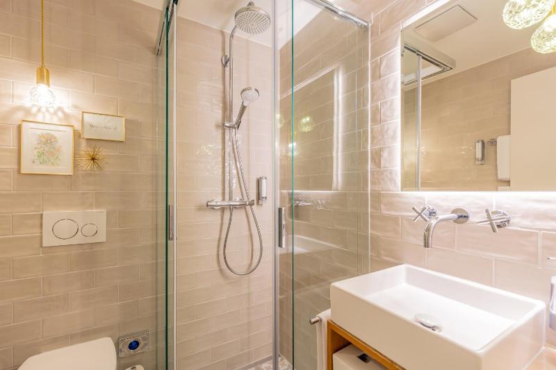 Superior Double Room with Balcony image 2