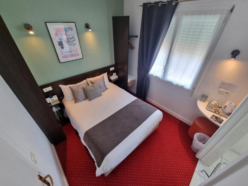 Small Double Room image 3