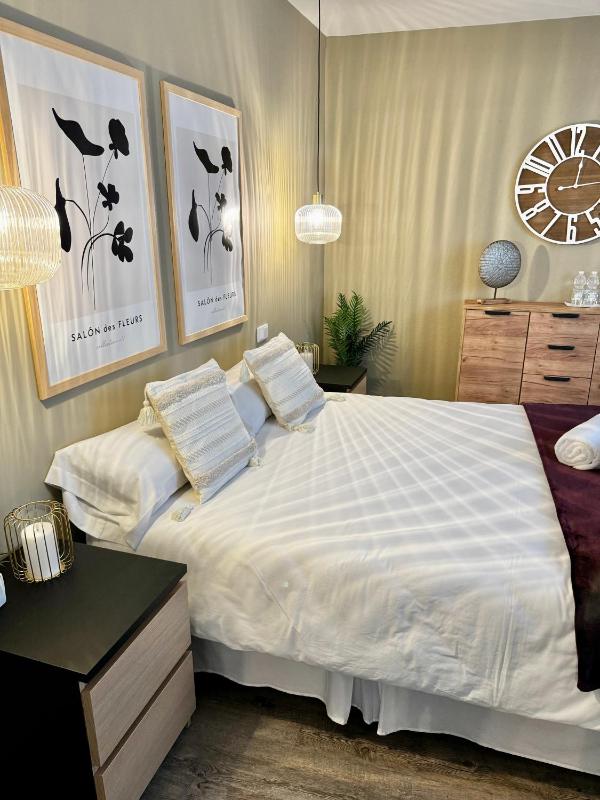 Superior King Room image 2