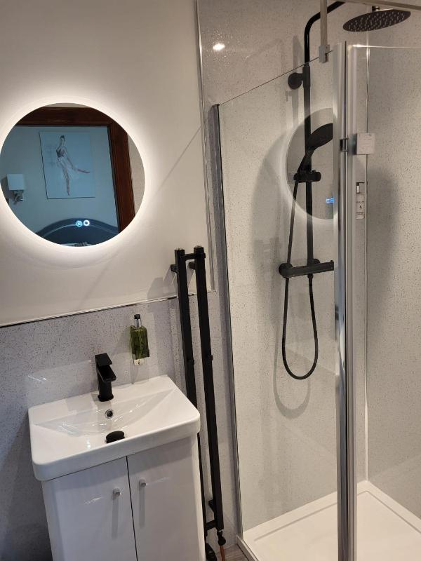 Standard Double Room image 3