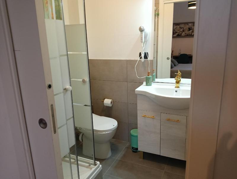 Double Room with Private Bathroom image 4