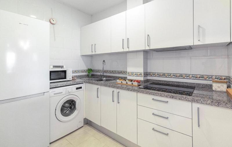 Amazing Apartment In Torrox With Wifi - image 7