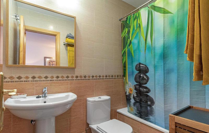 Amazing Apartment In Torrox With Wifi - image 11